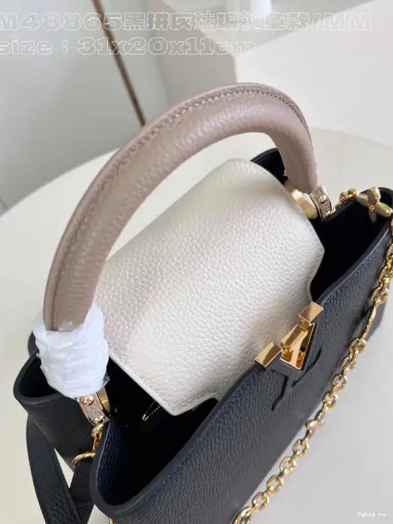 VUITTON LOUIS CAPUCINES BB-31.5*20*11CM 0509